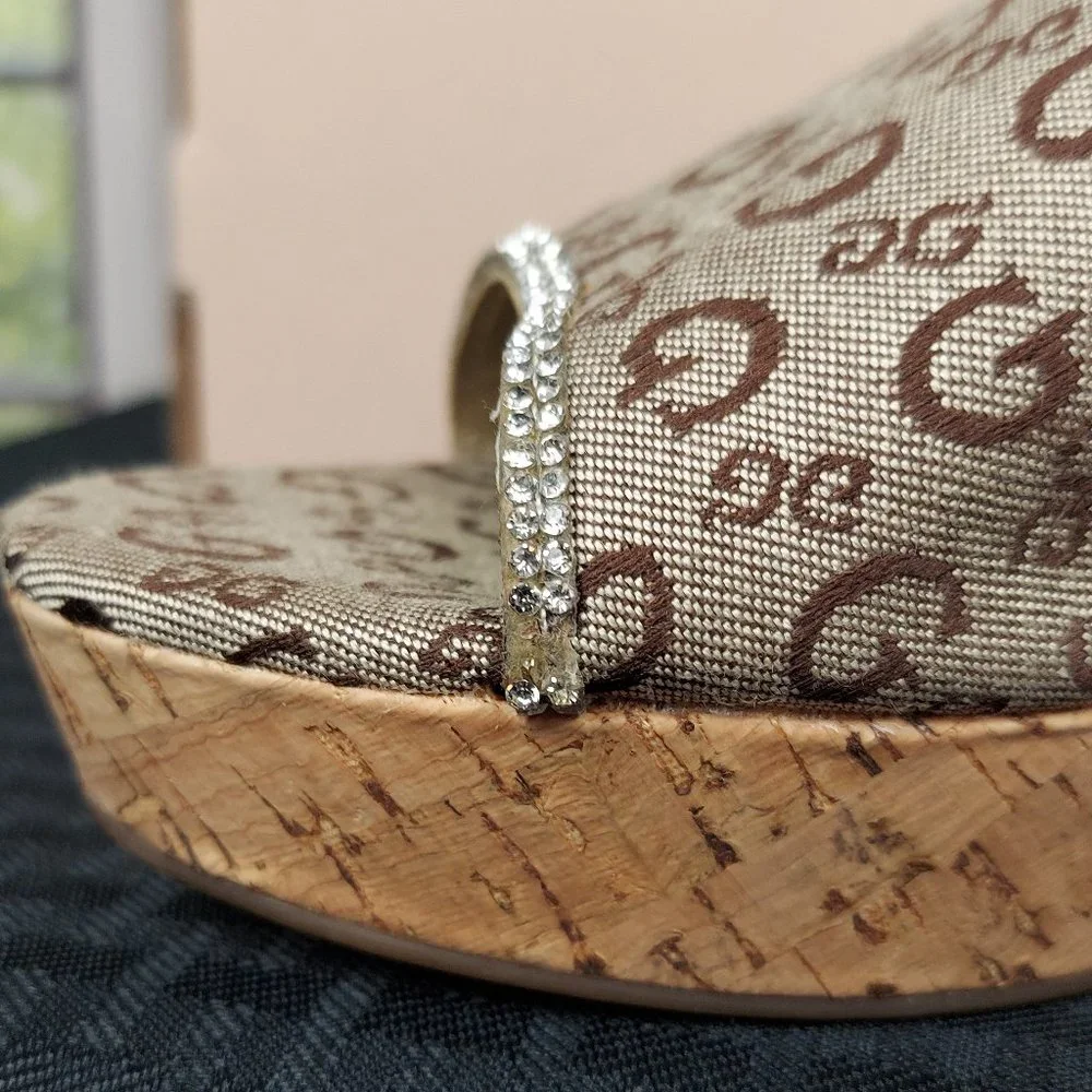 GUESS BETRUE2 RHINESTONE ACCENTED CORK WEDGE SANDALS (7.5)